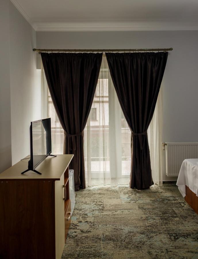 Sub Cetate Hotel Râşnov Exterior photo